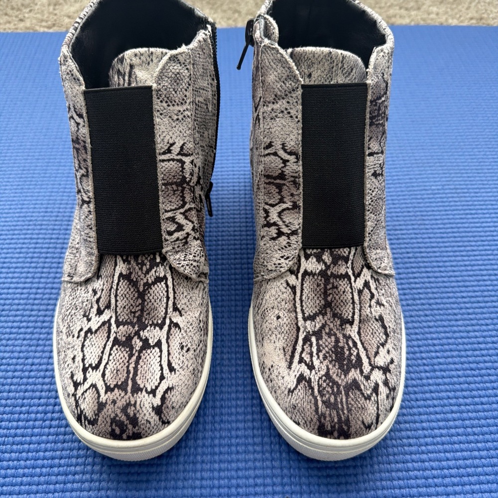 Boutique by Corkys Women's Size 7 Killeen Zip Wedged Sneakers Black/Snake